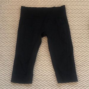 Lulu lemon capris